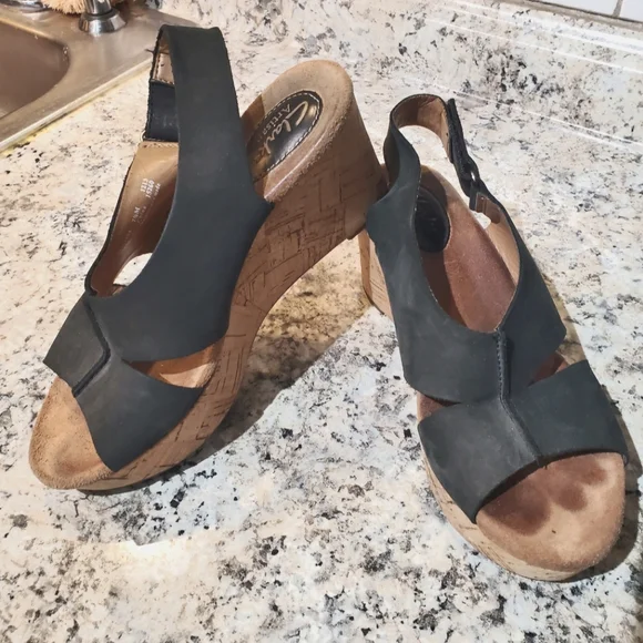 Clark s Artisan Caslynn Lizzie suede platform wedge sandals